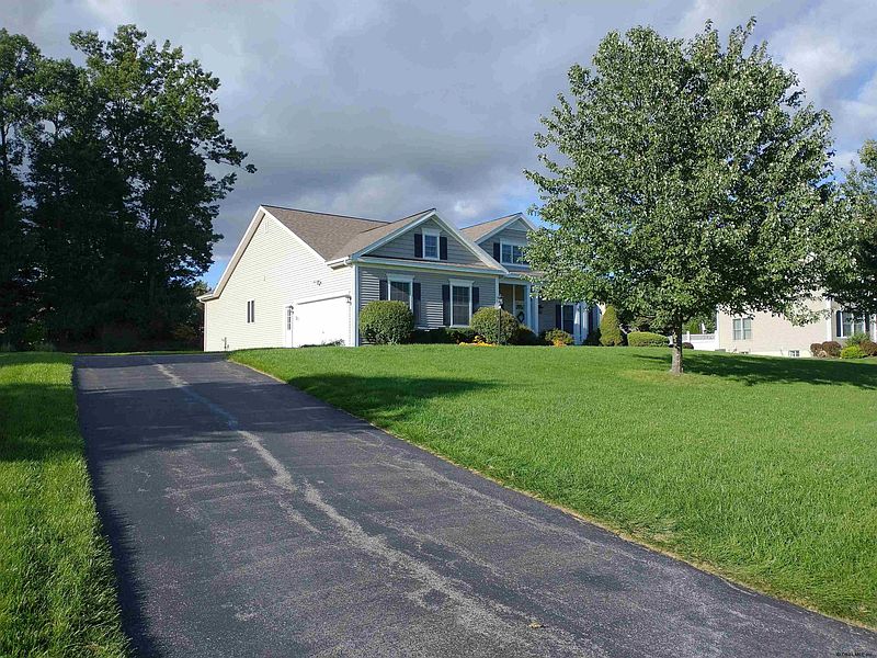 3rd image of 5 SADDLE BROOK Drive