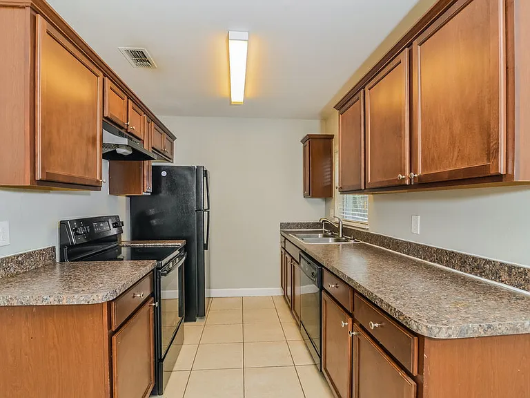 132 Alder Ave — Photo 6
