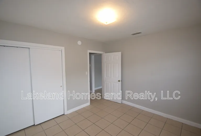 1034 Berkley Rd — Photo 10