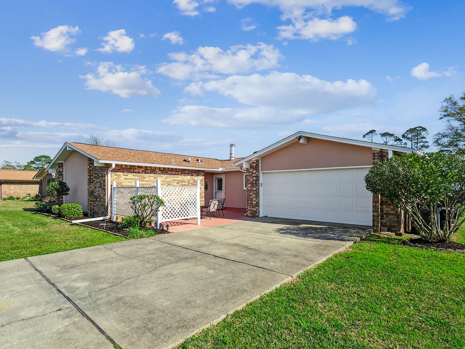 4 bed, 1843 sqft, $2,600 — Photo 2