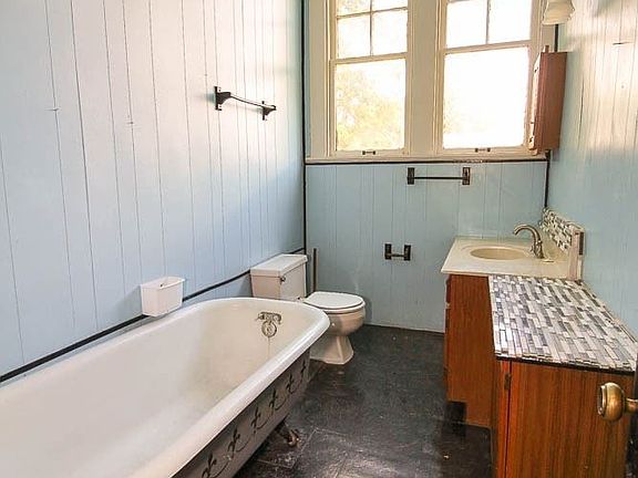 4th image of 1039 College St APT 3