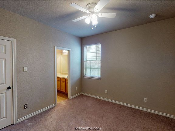 5th image of 121 Kleine Ln
