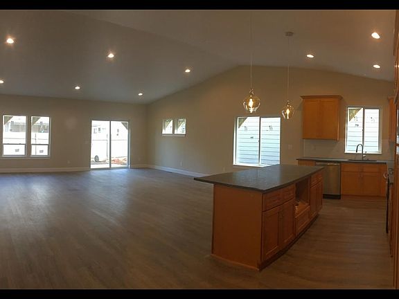 Open concept living space/kitchen