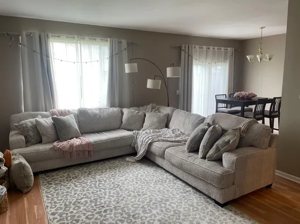 7327 Chucks Way, Loves Park, IL 61111