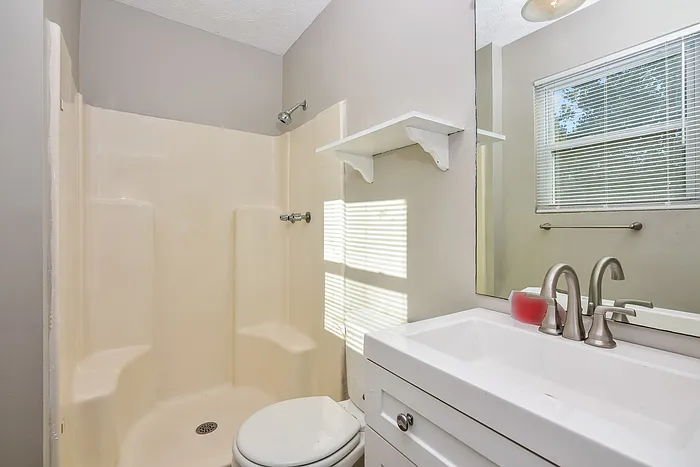 595 Lakeridge Cir SE — Photo 10