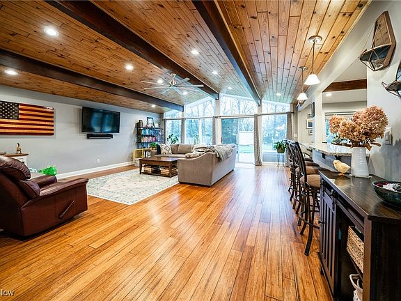 4th image of 549 Edinborough Dr