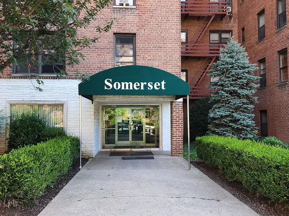 8385 116th St APT 2G, Richmond Hill, NY 11418