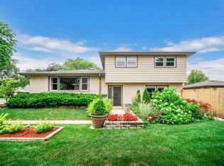 5620 W 100th St, Oak Lawn, IL