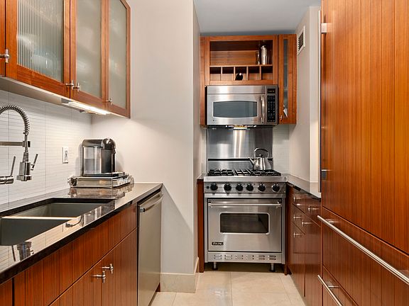 5th image of 250 E 53rd St APT 801