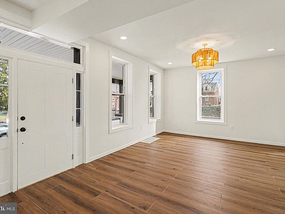 5th image of 1006 Colebrook Rd