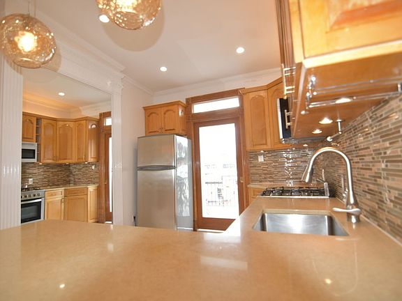 4th image of 677 De Graw St #3