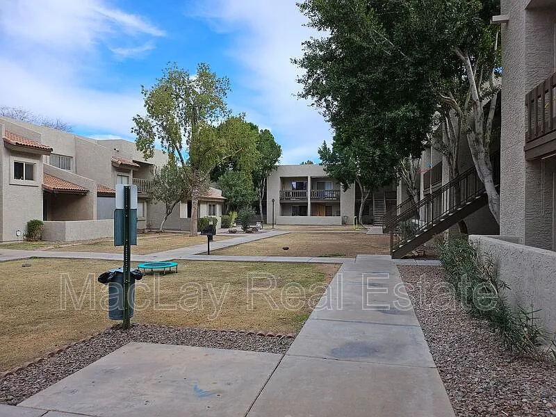 2 bed, 2.0 bath, 879 sqft, $1,195 — Photo 1