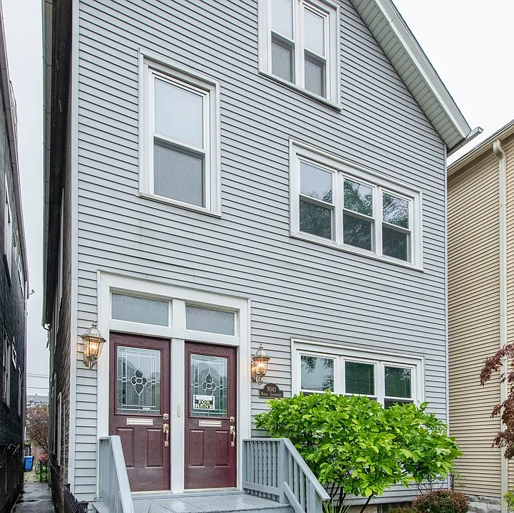 3041 N Southport Ave #1