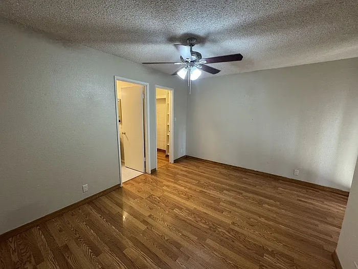 311 W Pontiac Dr — Photo 6
