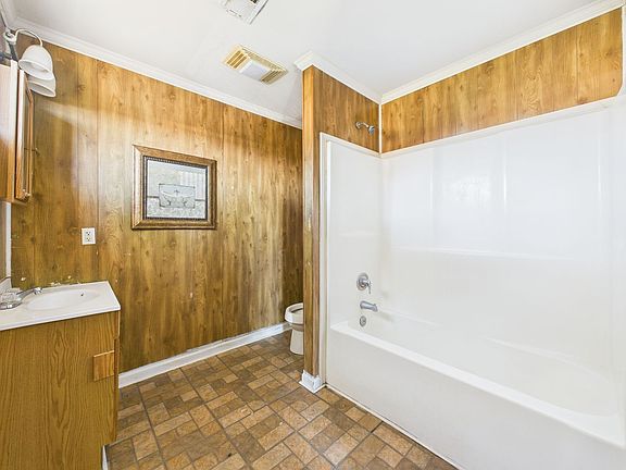 4th image of 125 Sternberg Dr