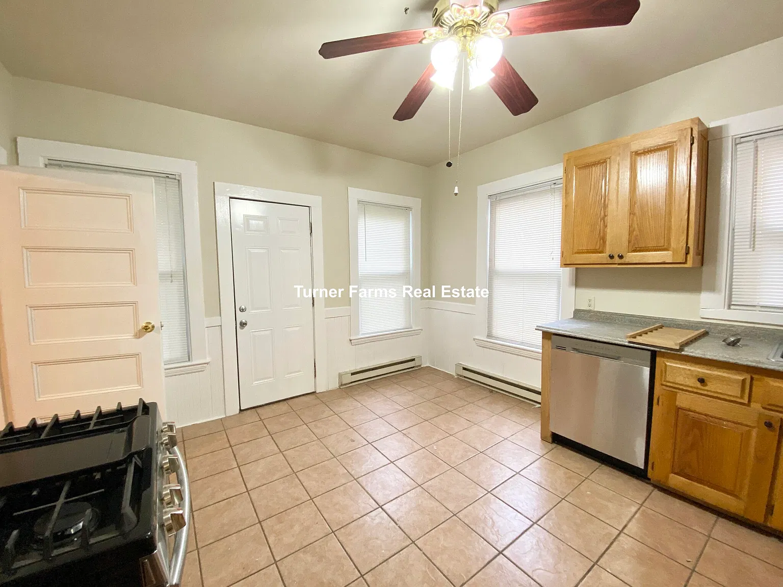 3 bed, 9999 sqft, $4,700 — Photo 4