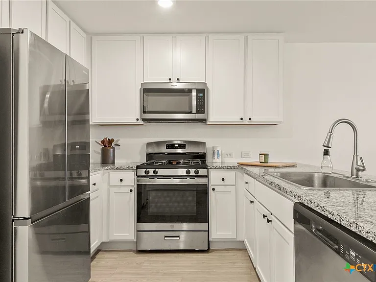 9129 Navarro Vis — Photo 8