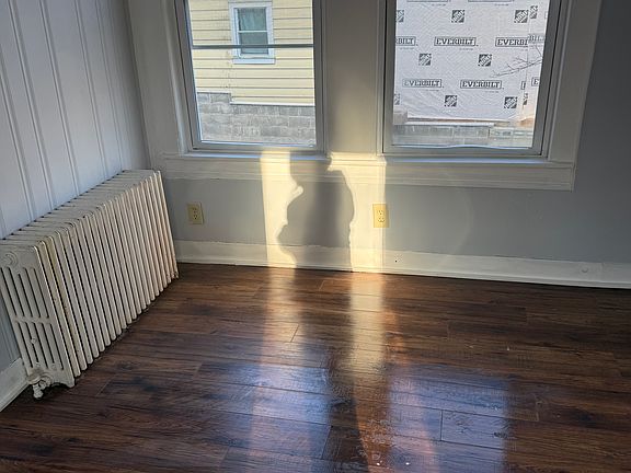 4th image of 80 E Chestnut St #1