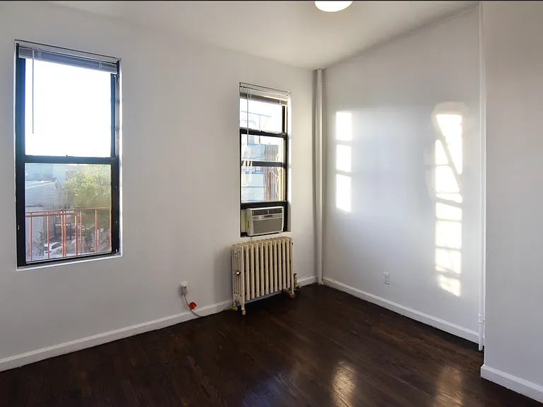 955 Grand St #3R — Photo 3
