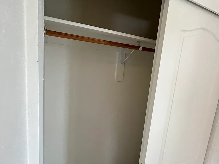 130 SW 3rd St #3 — Photo 4