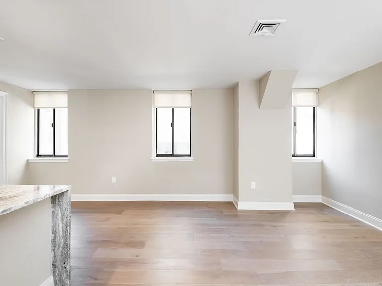 222 Rittenhouse — Photo 26