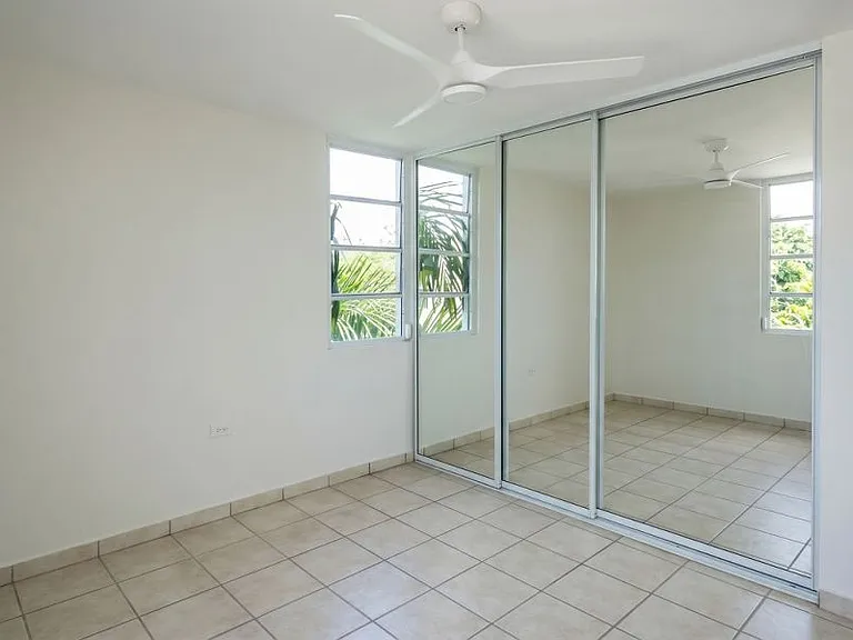 Cond Plaza del Palmar Apt 708 Edificio 7, 1386 Av — Photo 16