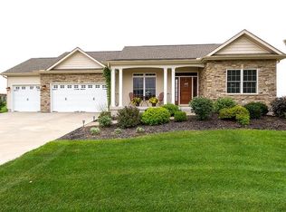 6079 Shawnee Ct, Bettendorf, IA 52722