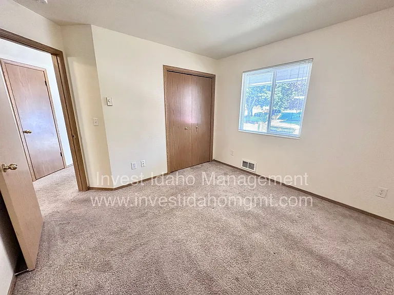 1682 Barlow — Photo 10