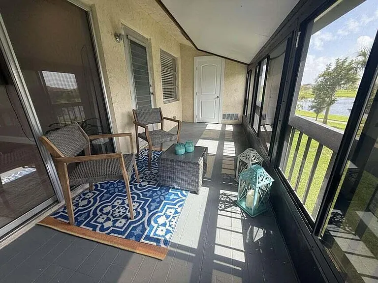 13921 Royal Palm Ct #D — Photo 32