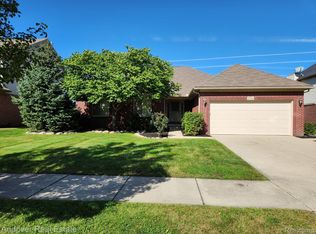 17064 Sugar Maple Dr, Brownstown, MI 48173