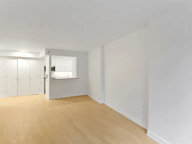 75 W End Ave #S6J — Photo 3