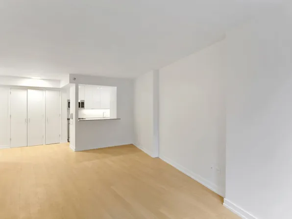 75 West End Avenue image 5 of 35