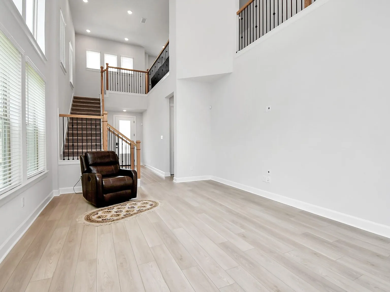 4 bed, 2.5 bath, 2534 sqft, $2,850 — Photo 4