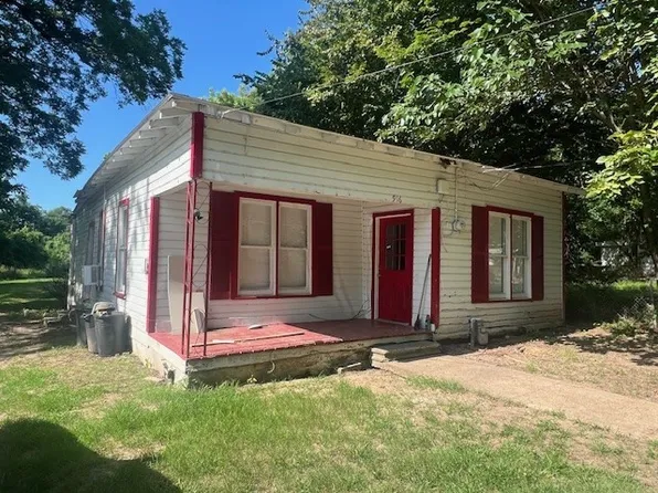 916 E Polk St, Paris, TX 75460