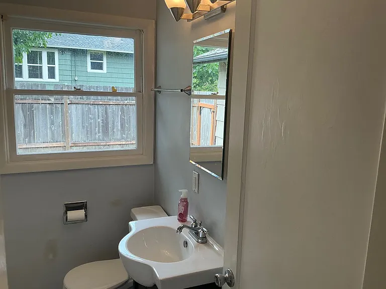 9626 N Clarendon Ave — Photo 10