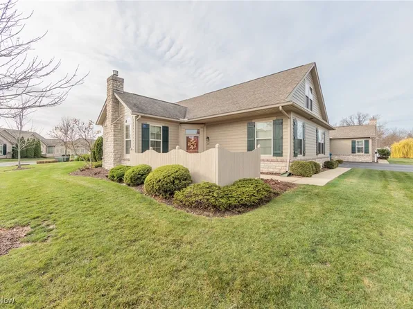 260 Quarry Lakes Dr, Amherst, OH 44001