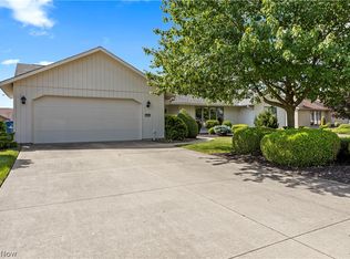 33049 Cobblestone Cir, North Ridgeville, OH 44039