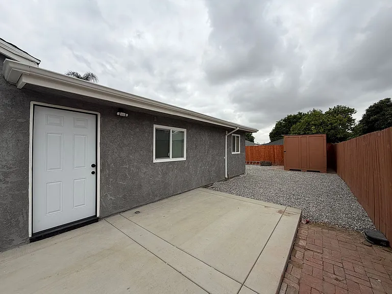 535 Jackson St — Photo 16