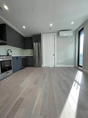 Rented by The MJS Group NY LLC | media 21