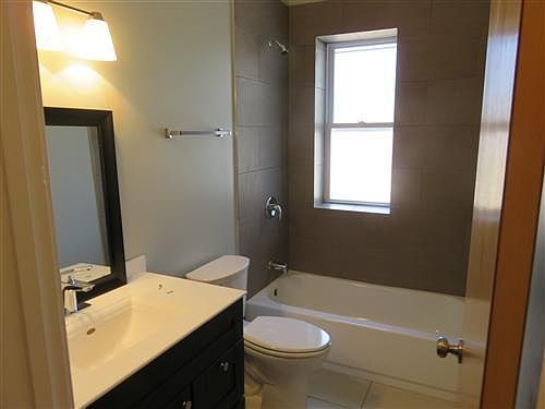 4th image of 3639 W Shakespeare Ave APT 1W