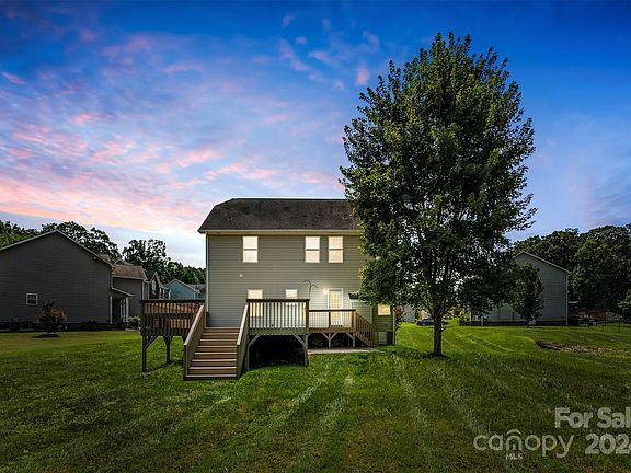 5th image of 100 Marcella Dr