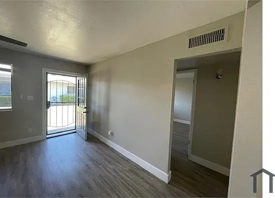 2012 W Orangewood Ave #2 — Photo 8