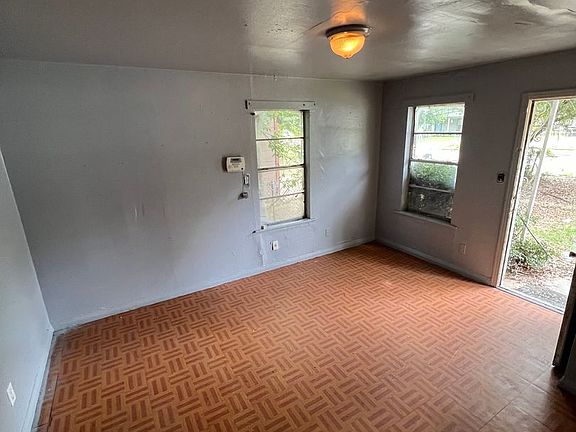 2nd image of 3410 Clarke Blvd