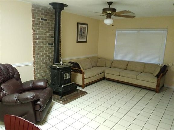3rd image of 770 Windgrove Trl