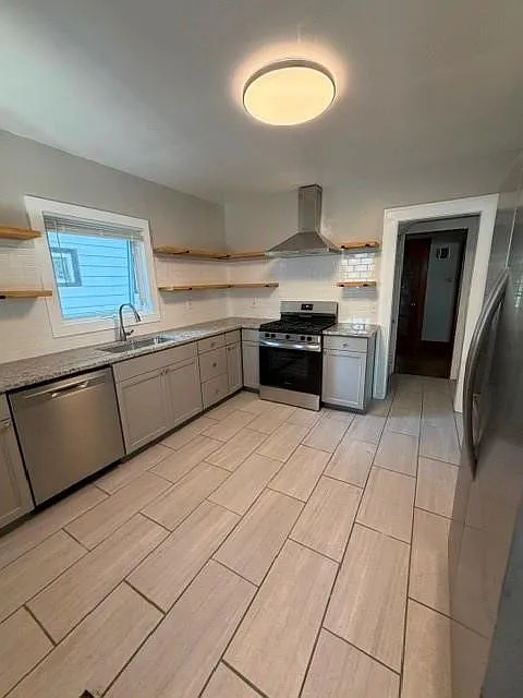 4 bed, 1.5 bath, 1446 sqft, $2,350 — Photo 2