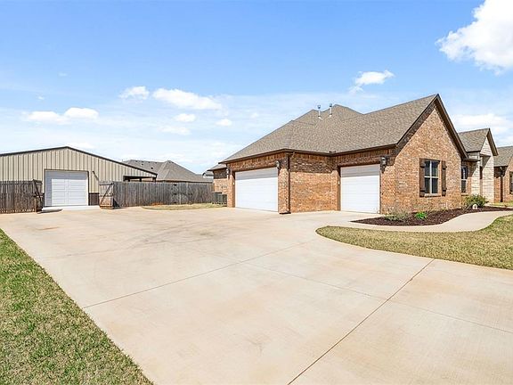 2nd image of 2701 Bens Cir