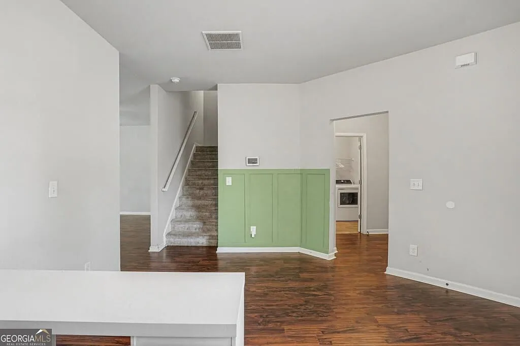 4 bed, 2.5 bath, $2,375 — Photo 2