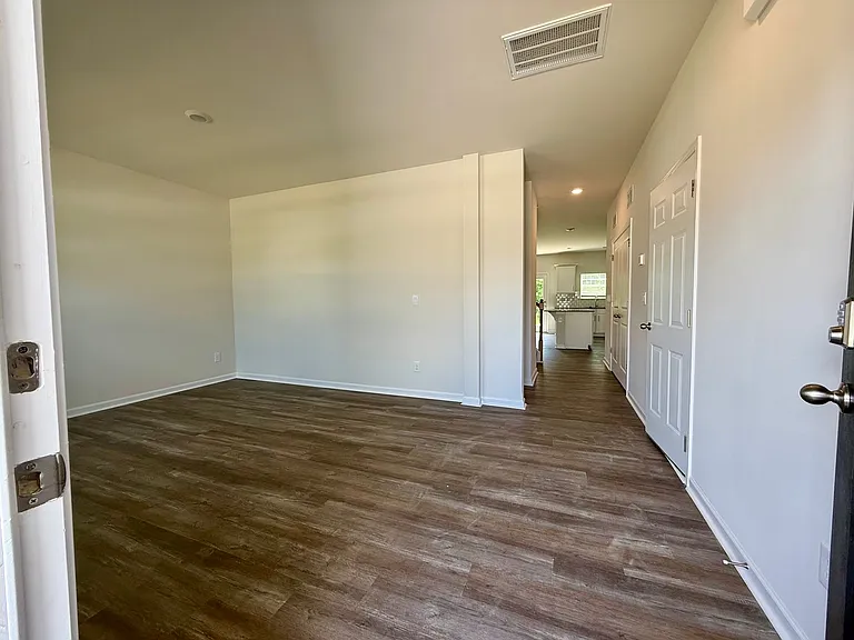 1608 Secrest Commons Dr — Photo 3