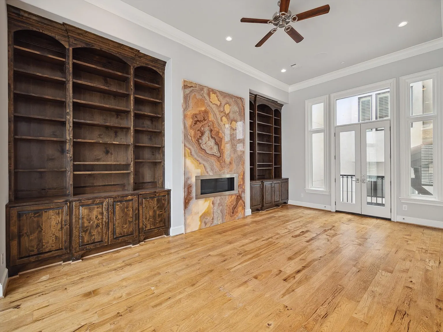 4 bed, 5.0 bath, 4954 sqft, $11,000 — Photo 4