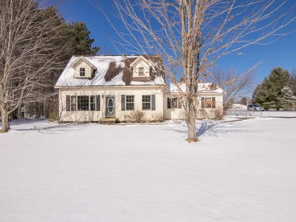 2222 Holland Cir, Traverse City, MI 49685